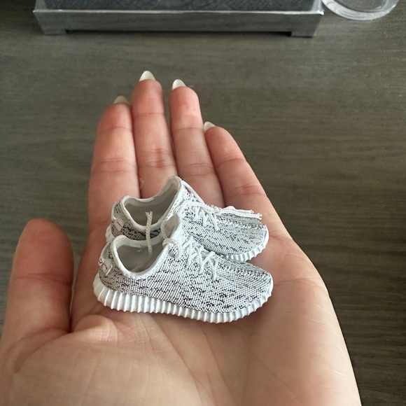 Yeezy Boost 350 Miniature Collectors Figurine Gray Black White Zebras - Picture 4 of 6